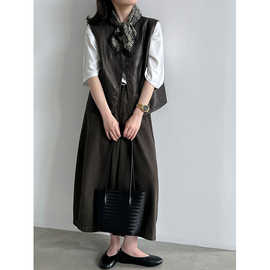 LUXI  复古丝巾PU皮叠穿马甲女26秋老钱风无袖坎肩背心外套99058