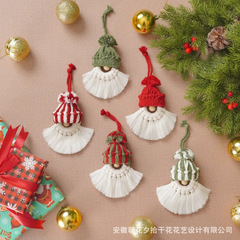クリスマス帽子かわいいクリエイティブペンダントクリスマス新年プレゼントクリスマスツリーにアクセサリーが飾られているデパートのショーウインドー装飾