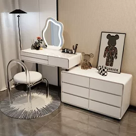 实木床;衣柜;餐桌