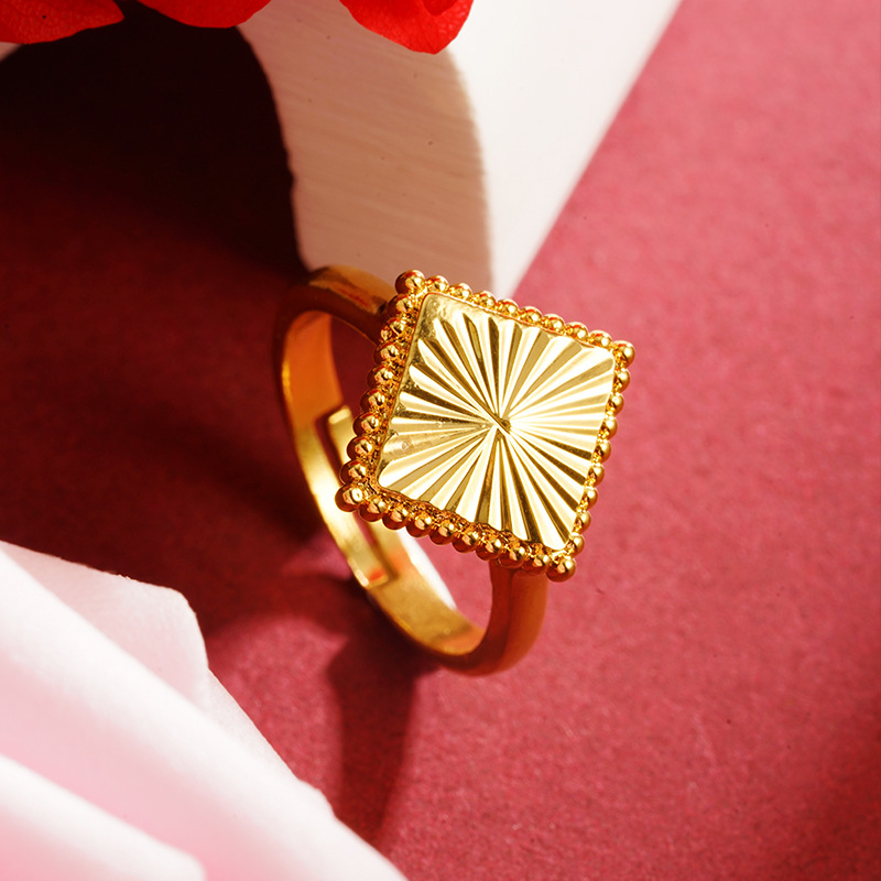 Nuevo anillo de oro de diamante vietnamita, diseño ligero de lujo, popularidad femenina universal, pequeño libro rojo, el mismo suministro universal