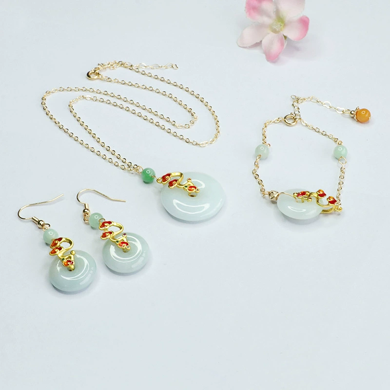 Набор из трех предметов: браслет, серьги-крючки и ожерелье из натурального нефрита Гуань Ю. Оптовая продажа и дропшиппинг от производителя S3120101