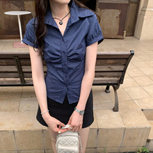 藏青色条纹修身显瘦短袖衬衫女2025夏季新款法式设计感百搭上衣
