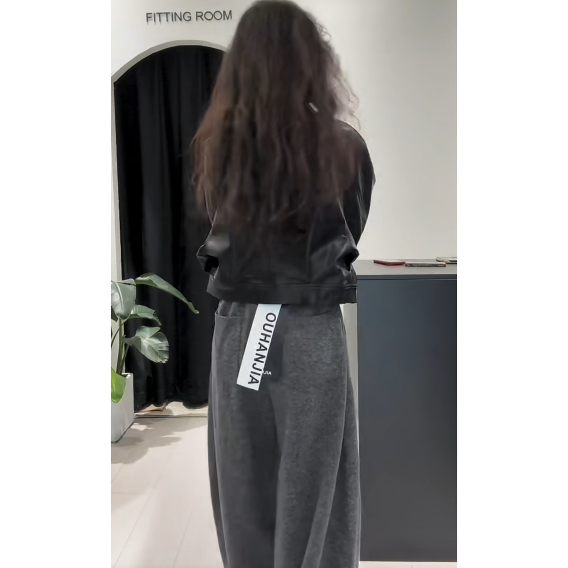 秋冬时尚一整套女装2025新款韩版气质宽松皮外套高腰休闲裤两件套