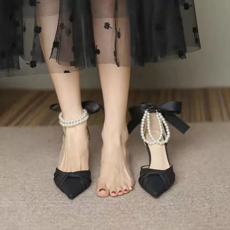 Темперамент Французский 2024 Новый стиль на каблуках подружки невесты туфли на высоком каблуке белый носик на каблуке с юбкой сандалии