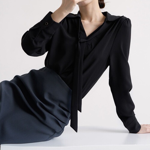 Women's Spring and Autumn Season French Black Puffed Sleeve Shirt with V-Neck, Elegant and Slimming Commute Shirt, Detachable Ties Collar