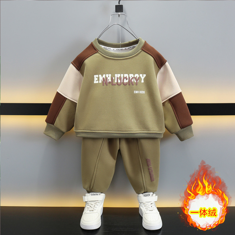 6519 Traje para niños Otoño e invierno 2025 Nuevo estilo para niños más suéter grueso de terciopelo Ropa deportiva de invierno de dos piezas