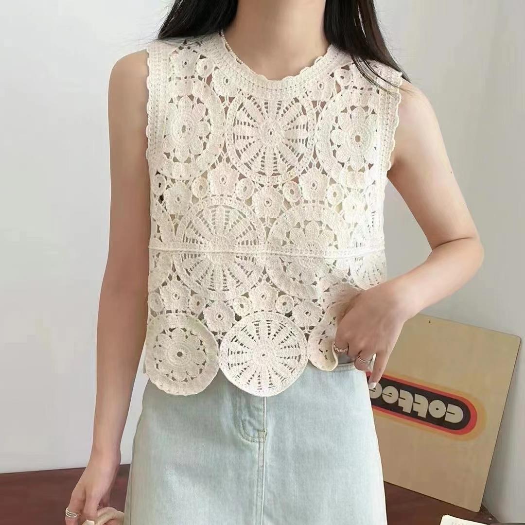 Summer short tank top with a round collar sleevless
