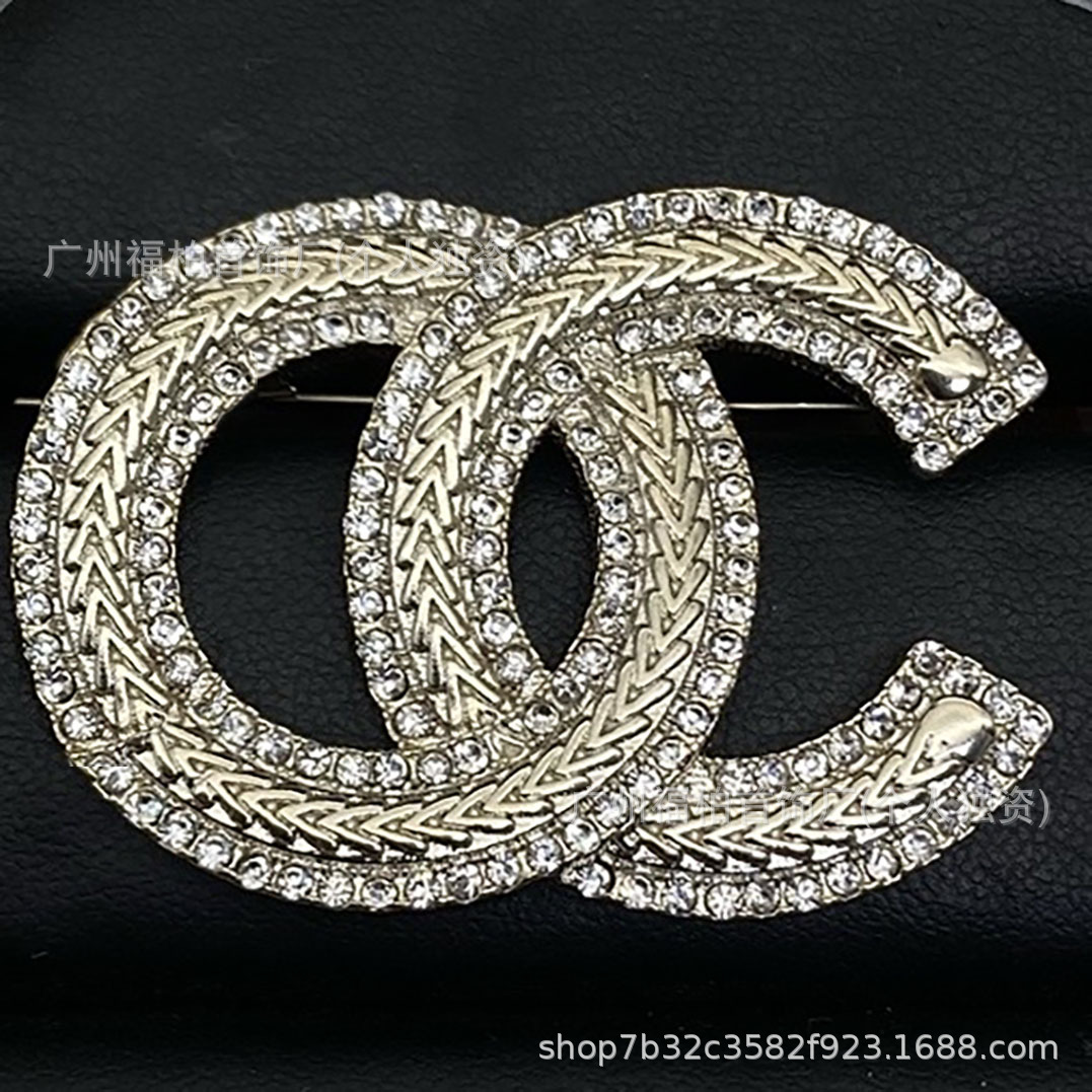 Chanel Double C Fragrance Star Heart Pearl Rhinestone Enamel Brooch Vintage Style High-End Brooch Collection