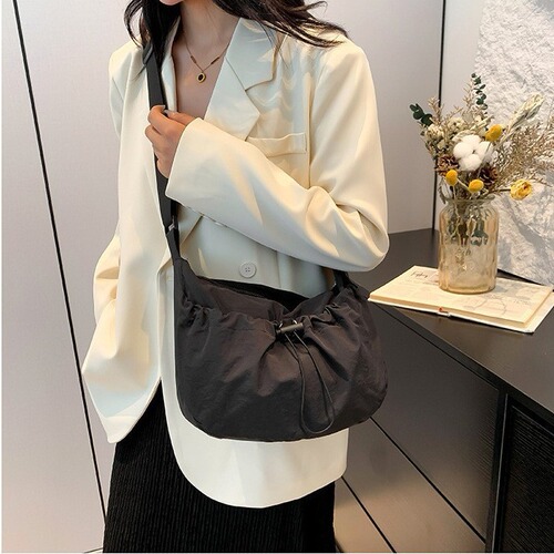 Ladies Fashion Popular Pleated Tote Bag Large Capacity Crossbody Bag for Class Commuting Casual Shoulder Bag