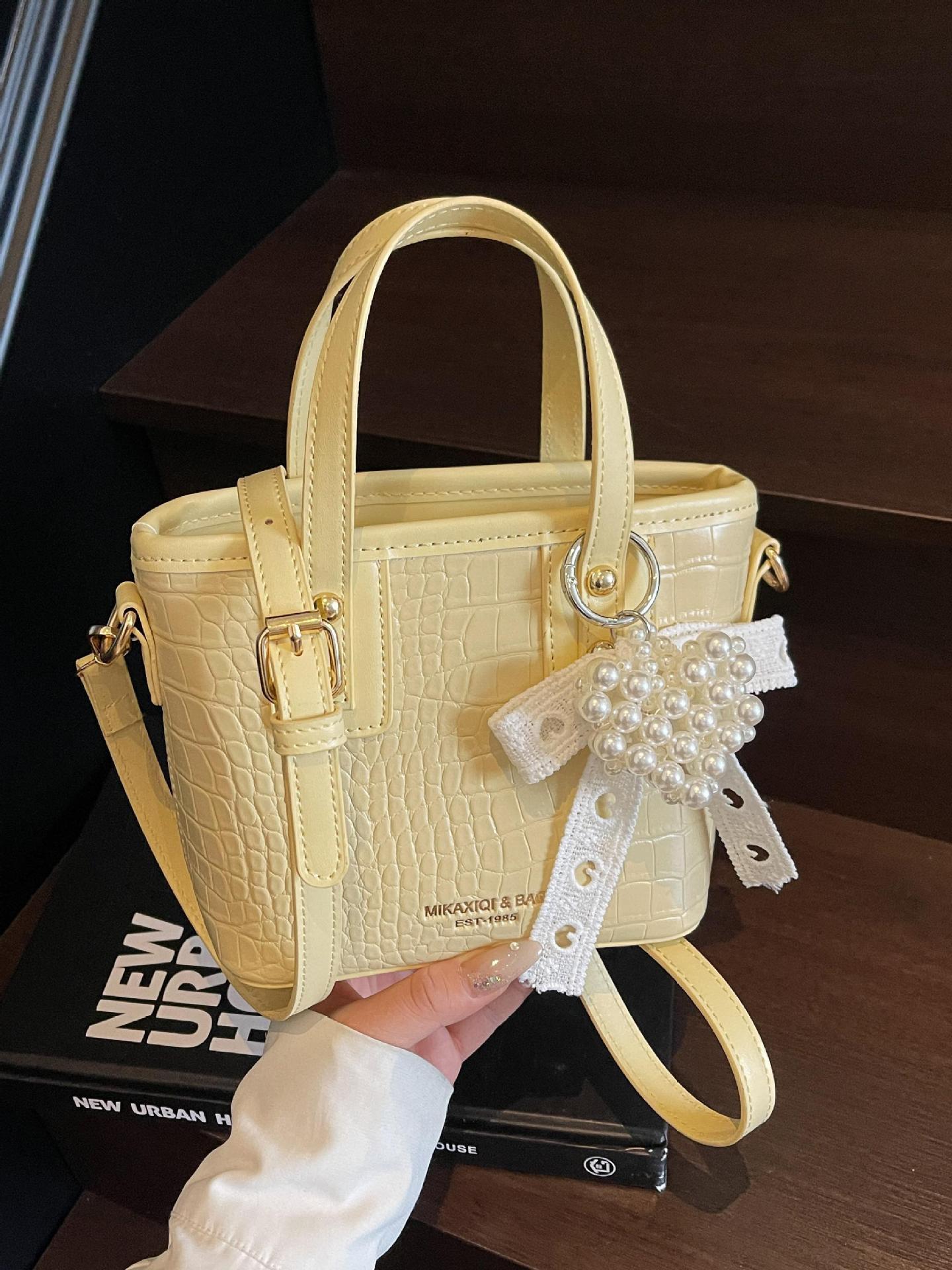 Bolso de cubo de mano súper fuego transfronterizo para mujer 2025 nuevo bolso de hombro con patrón de cocodrilo casual salvaje bolso de mensajero de moda