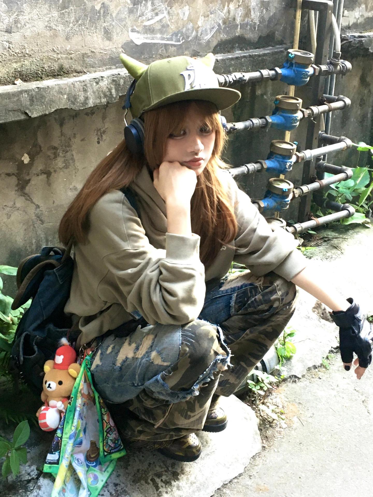 Junge Europäischen Und Amerikanischen Stil Pad Tuch Camouflage Patchwork Zerrissene Jeans 2025 Neue Street Fashion Design Lose Gerade_voghion.com