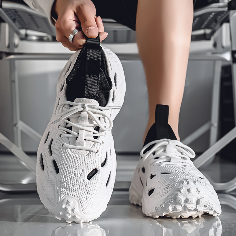 Coco Designer Light Luxury 2025 Xia Kanye Calcetines Zapatos al aire libre con agujeros en la playa Zapatos Douyin Video Sandalias Hombre