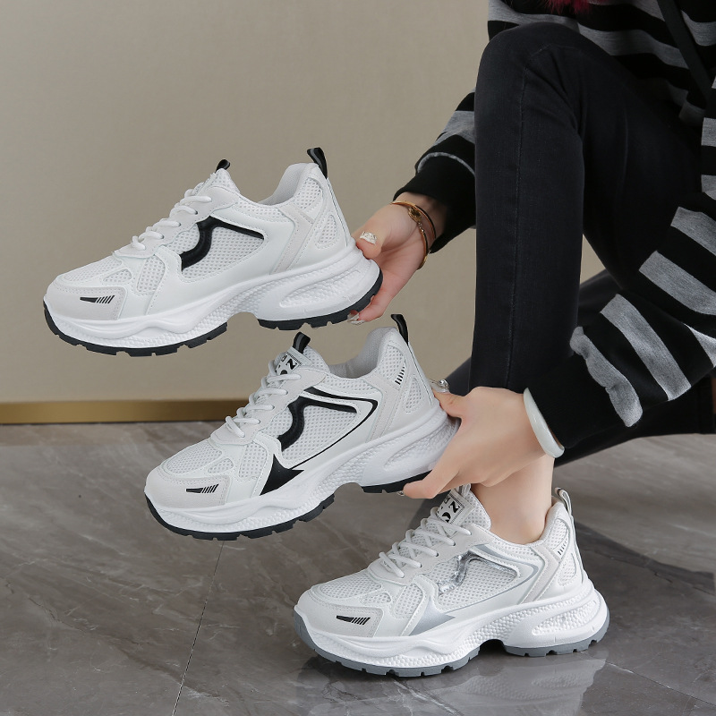 Otoño y invierno 2024 nuevos zapatos de papá para mujeres cómodos transpirables de moda americana de color sólido aumentando la altura de los zapatos de corrida amortiguación explosión