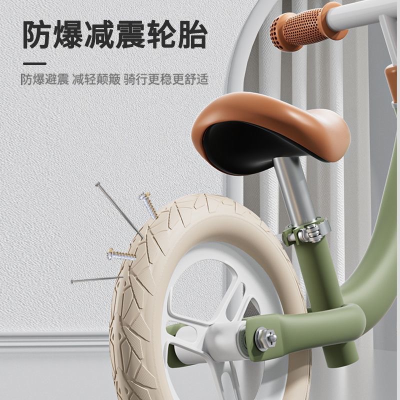 子供のバランス車は自転車に足を踏み入れていません。