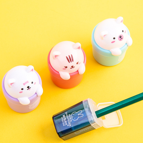 Handheld mini pencil sharpener with cover plastic single hole small pencil sharpener cartoon cute children pencil sharpener stationery