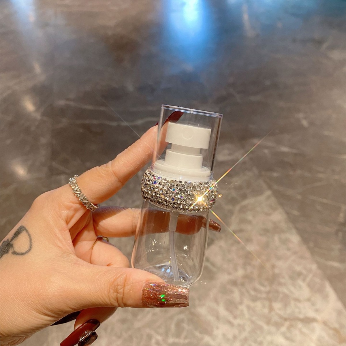 旅行便携按压喷雾瓶镶钻化妆补水分装瓶超细雾跨境爆款厂家直销