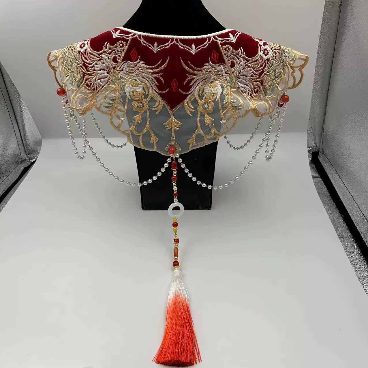 Красный ханьфу-накидка с облачным узором, новая новогодняя декорация в китайском стиле, фальш-воротник, женское платье с бахромой, маленькая шаль, вышитый воротник в национальном стиле.