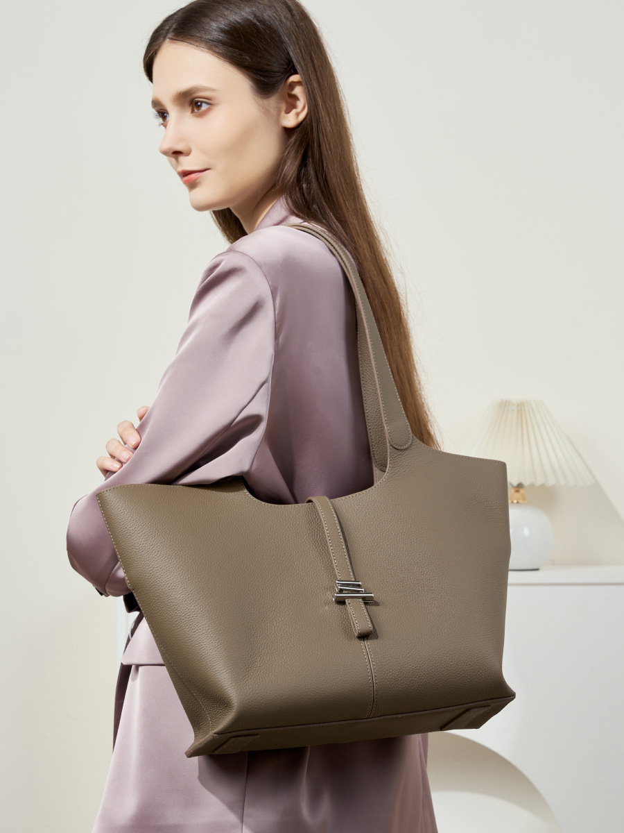 Summer leather capacious shoulder bag