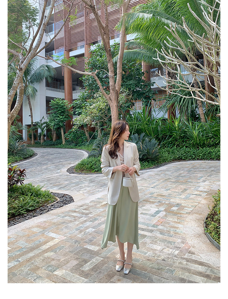 Grava Madre primavera y verano con una palabra de diamante de taladro con cabeza cuadrada hueca trasera, boca poco profunda, tacones gruesos, sandalias Marizhen para mujeres