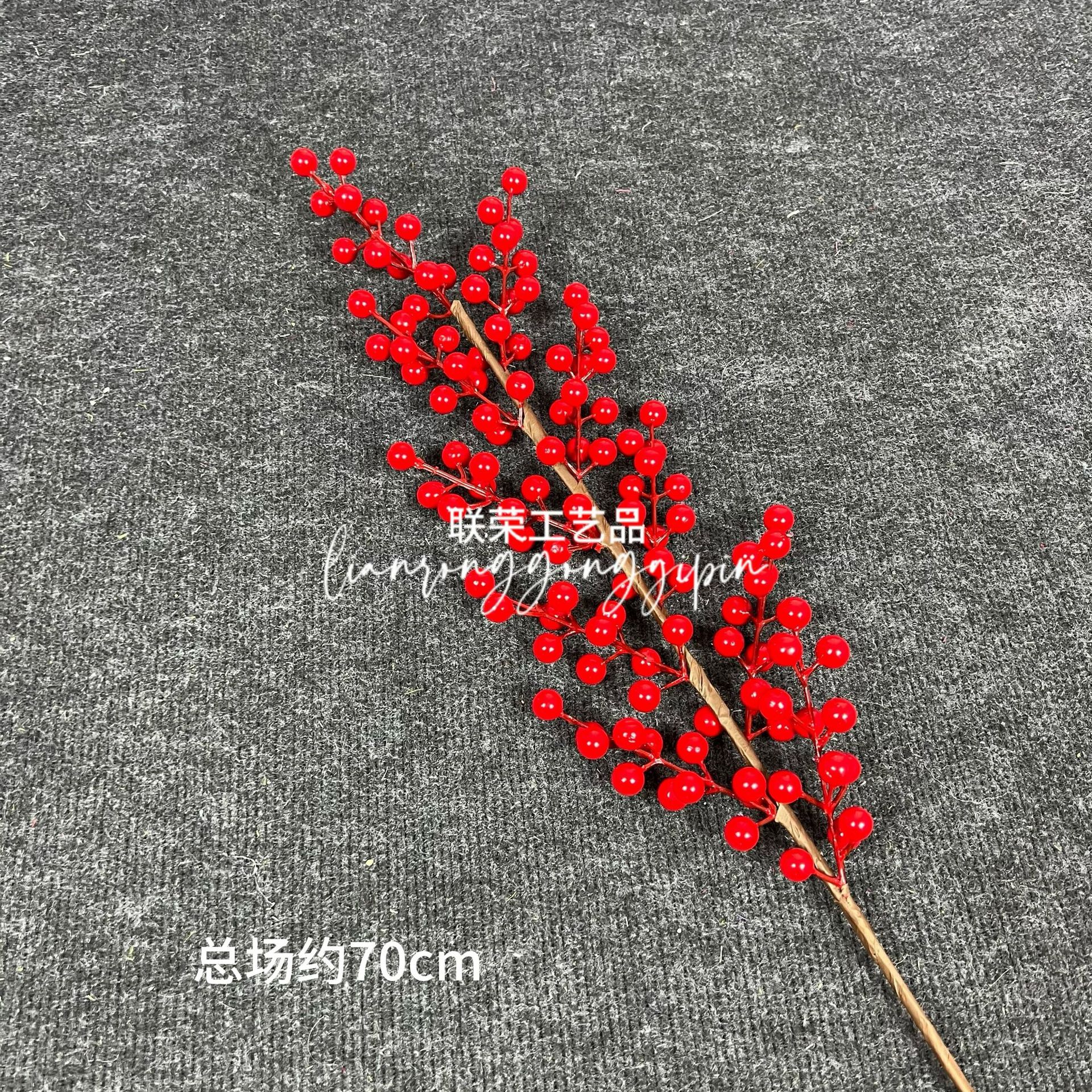 10 forks of red fruits