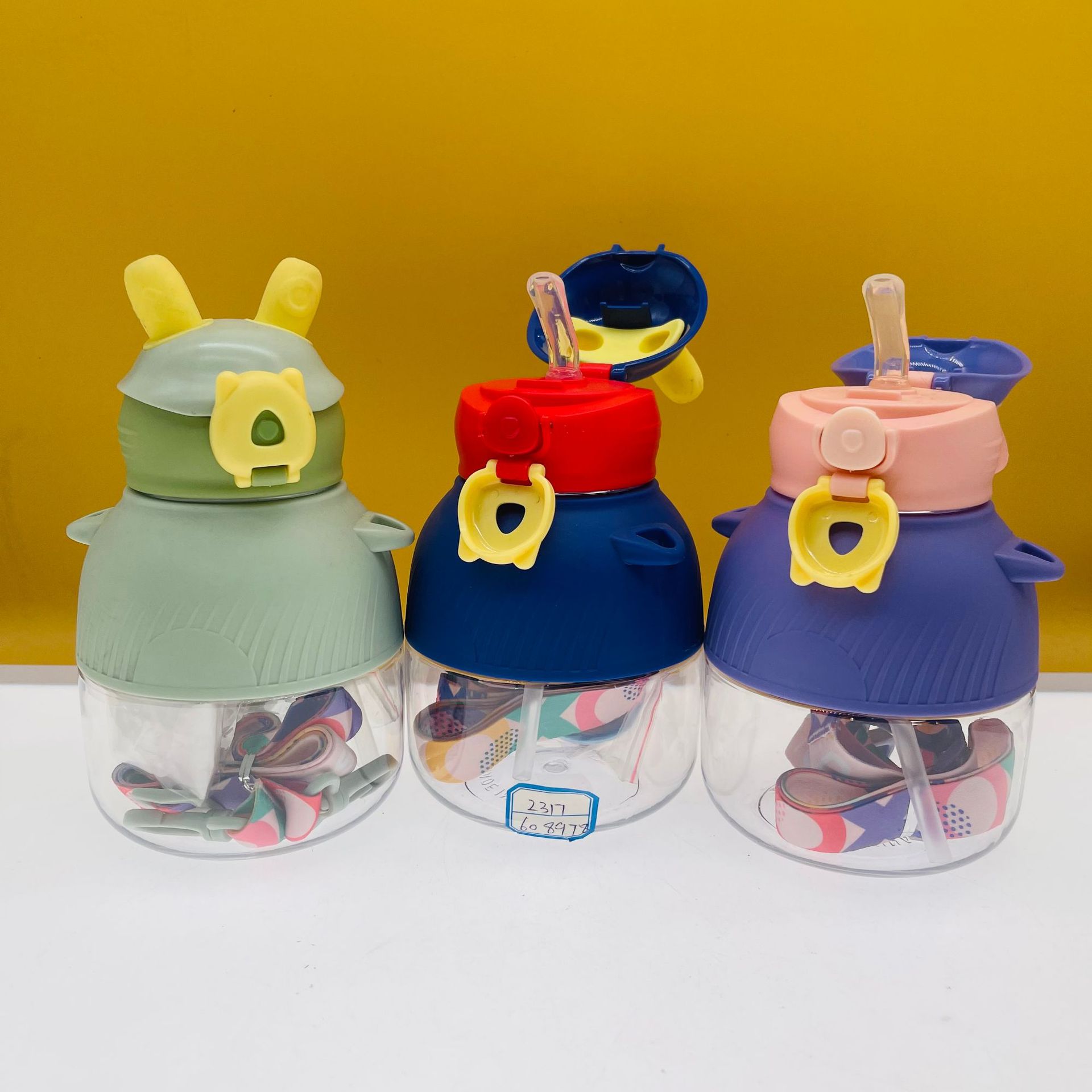 Huachang muñeca de dibujos animados niños paja taza PC plástico estudiante paja 650ml kindergarten al aire libre Correa olla