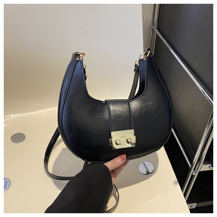 Nuova borsa a tracolla minimalista per donna, versione coreana, borsa sotto le ascelle dolce e straniera, tendenza invernale popolare, borsa da donna a forma di mezzaluna_voghion.com