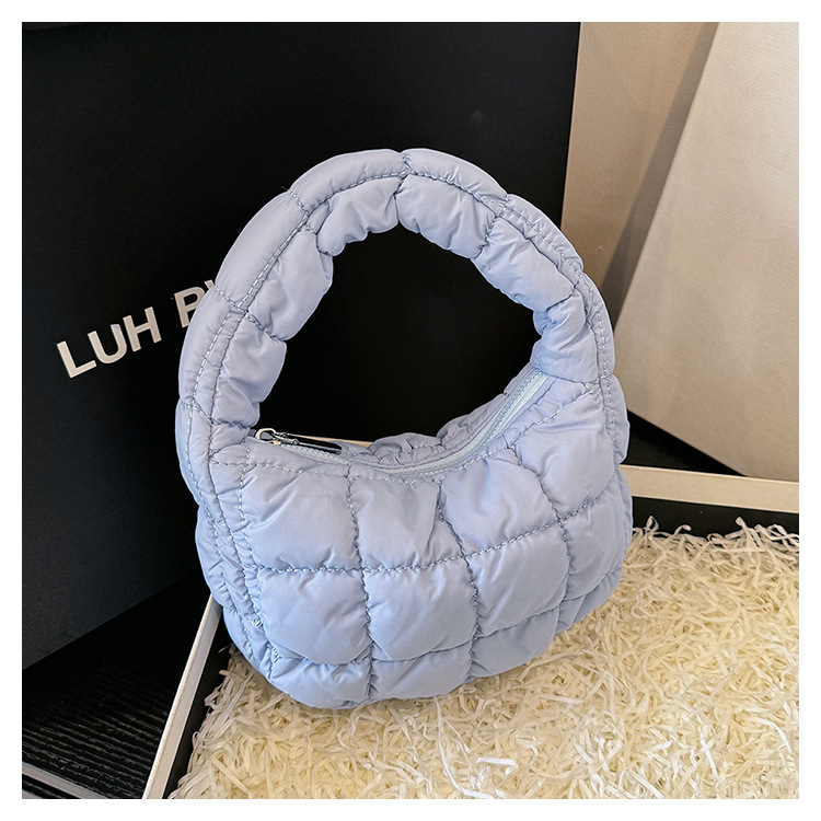 Femmes Petit Nylon Couleur Unie De Base Fermeture Éclair Sac En Forme De Nuage display picture 33