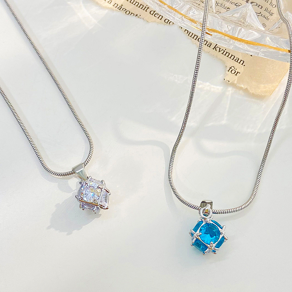 Fashion Geometric Copper Inlaid Zircon Pendant Necklace