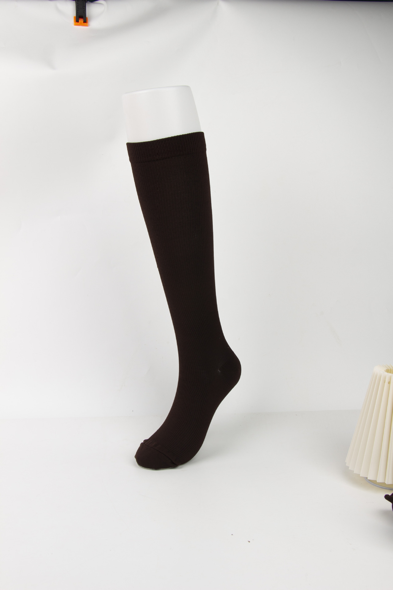 Calcetines de compresión deportiva de color sólido para hombres y mujeres calcetines de pantorrilla al aire libre fitness correr deportes calcetines elásticos fuente fabricante