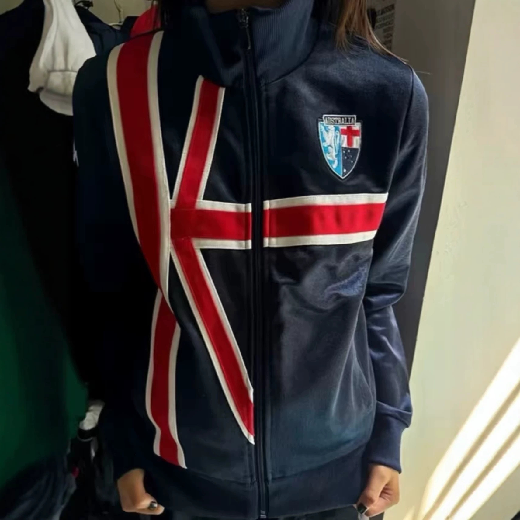 American-style retro stand-up collar zip-up long-sleeve sweatshirt, slim-fit, sporty, color-blocked outerwear for women, new autumn/winter 2026 collection