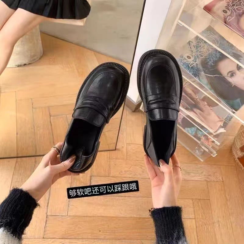Cowhide Version ~ Large Size Women's Shoes British Style Retro Black Small Leather Shoes Autumn and Winter Flats Commuter Loafers 34--43 Cowhide Version ~ Large Size Women's Shoes British Style Retro Black Small Leather Shoes Autumn and Winter Flats Commuter Loafers 34--43
