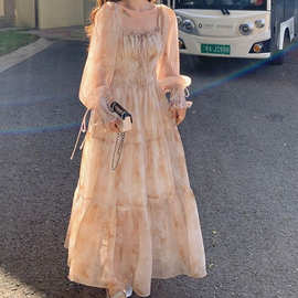 杏色碎花收腰薄款长裙子女春夏季新款海边度假气质法式绝美连衣裙