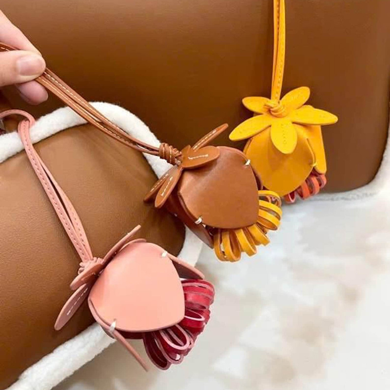 New Leather Flower Pendant with 3D Tassel Flower Keychain, Ins-Style Bag Charm, Handmade Bag Accessory