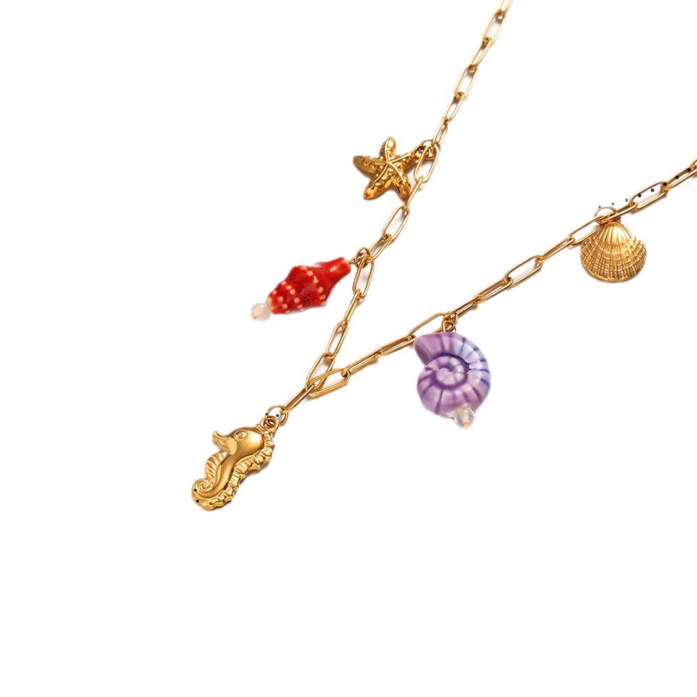 Taena Collar de acero inoxidable europeo y americano Diseño de nicho femenino Colgante de estrella de mar de cerámica Hippocampus Acero de titanio Cadena de clavícula Joyas