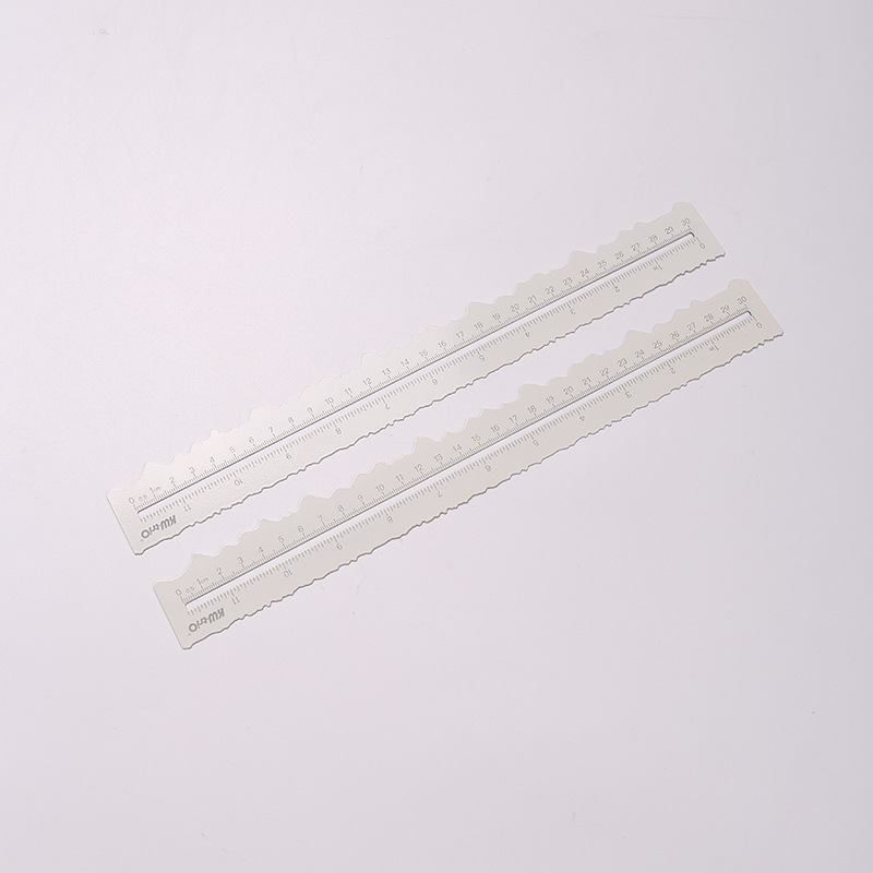 Disponible con excelentes reglas metálicas hechas a mano DIY reglas de encaje de comercio exterior reglas de rasgo de borde reglas de cuentas de mano reglas de decoración heterogéneas