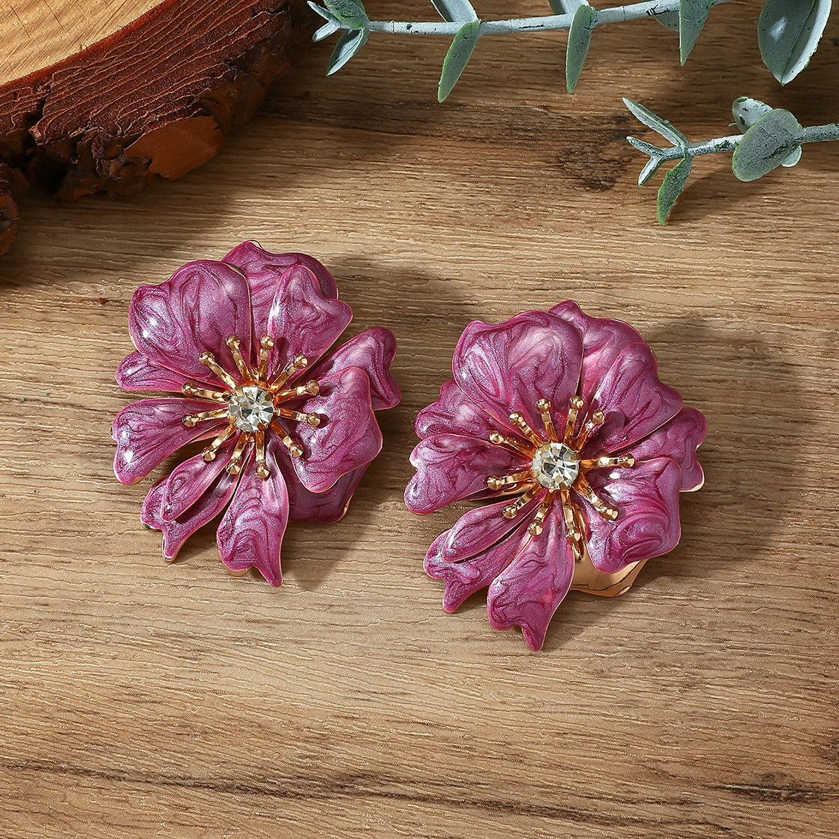 Серьги в стиле рокко? Wait careful: The input: "Retro earrings, french style, flowered, light luxury style, high-quality style". Translate preserving meaning: