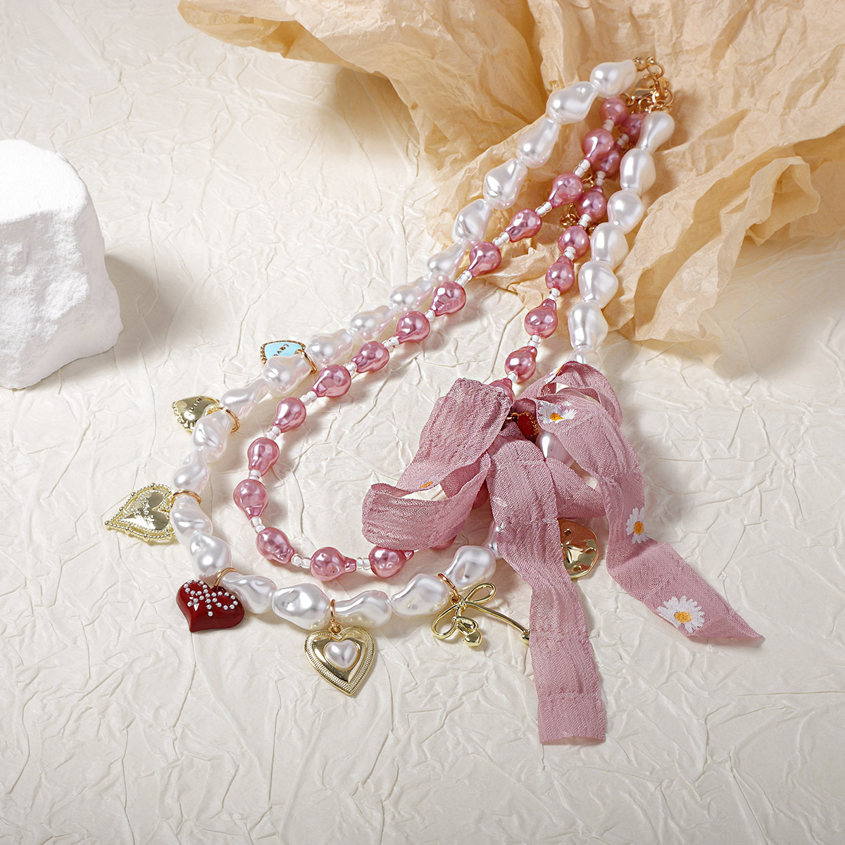 Elegante Señora Forma De Corazón Perla De Imitación Aleación Cadena Con Cuentas Collares En Capas Venta Al Por Mayor display picture 3