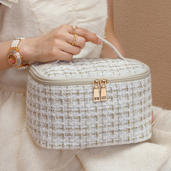 Ladies' Small Charming Style Makeup Bag with Large Capacity, Portable, Instagram-Inspired High Beauty New Travel Makeup and Toiletry Storage Bag