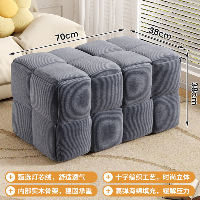 家庭用の小さい腰掛けのネットの赤いルービックキューブのソファーの腰掛けは戸口の実木に入って靴の腰掛けを交換します。|undefined