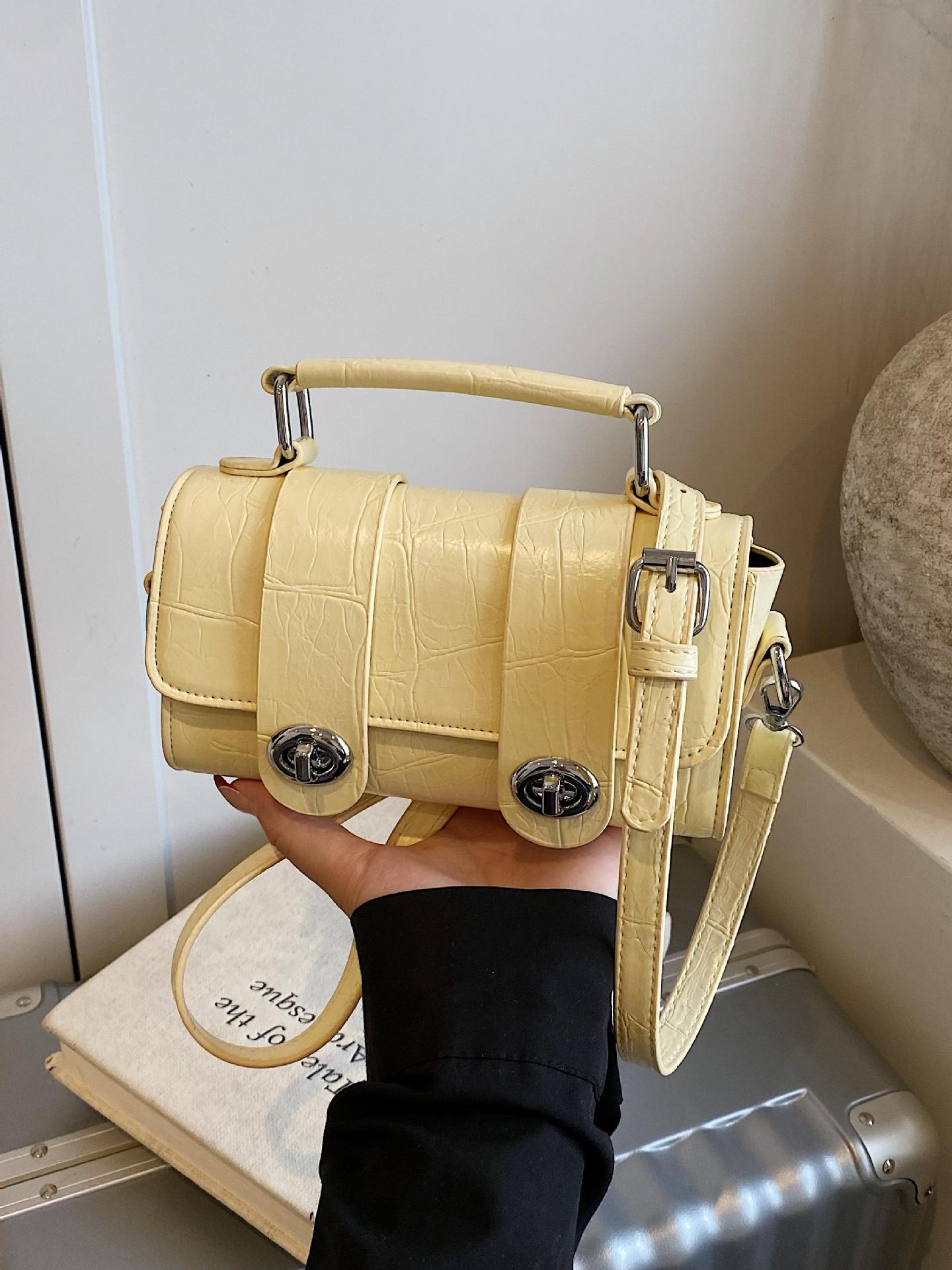 Bolso cuadrado pequeño con bloqueo de nicho coreano único extranjero para mujer 2025 nuevo bolso de hombro de tendencia salvaje bolso de mensajero de moda de estilo occidental