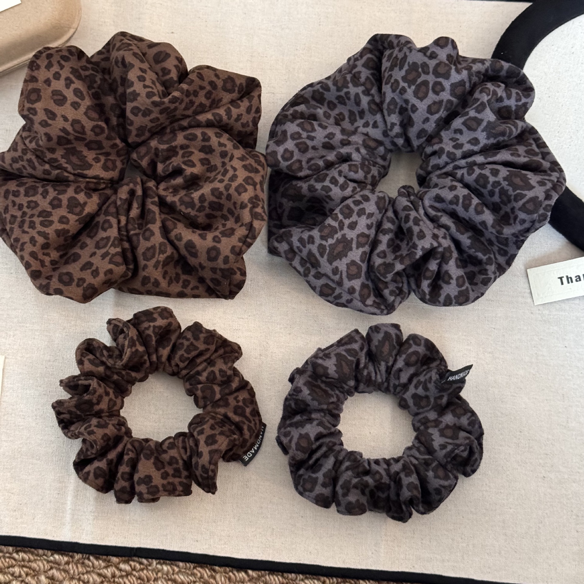 Elegant and Sophisticated Autumn and Winter Leopard Print Scrunchie Hair Tie, Oversized Suede Elastic Hair Band for Women That Doesn'T Damage Hair