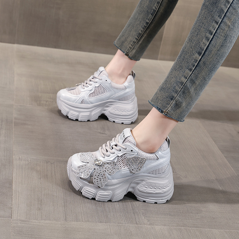 Giày sneaker chunky đế dày tăng chiều cao đính đá cho nữ — Màu trắng