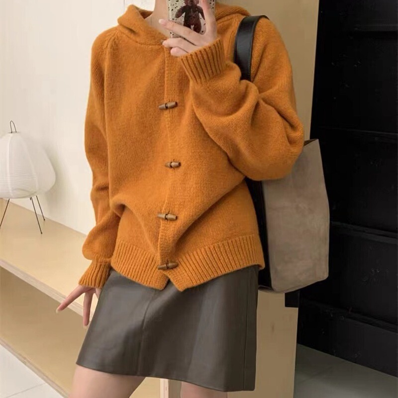 Retro Olive Wood Button Green Hooded Sweater Jacket Women's 2025 Autumn and Winter Loose Lazy Design Knitted Cardigan