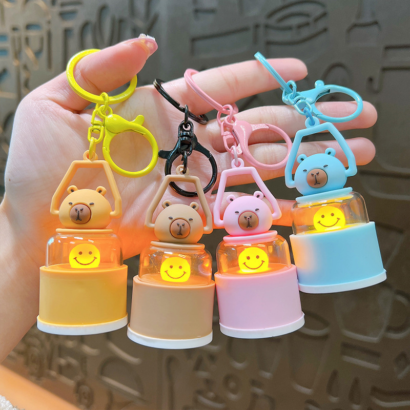 クリエイティブかわいいカピバラナイトライトキーホルダー漫画カピバラバッグペンダントカップルギフト卸売|undefined