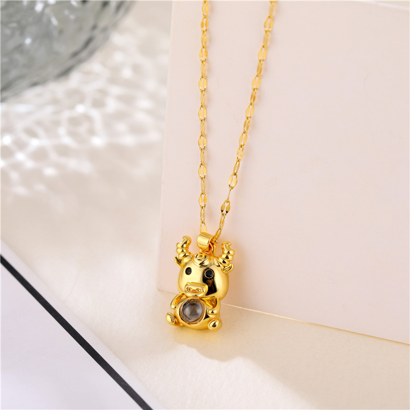 New Creative Zodiac Bull Projection Necklace Pendant Thermostone Necklace display picture 5