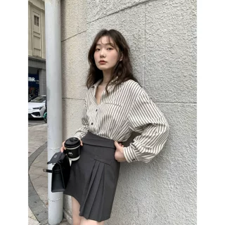 宽松翻领竖条纹衬衫女2026新款设计感慵懒V领小个子衬衣