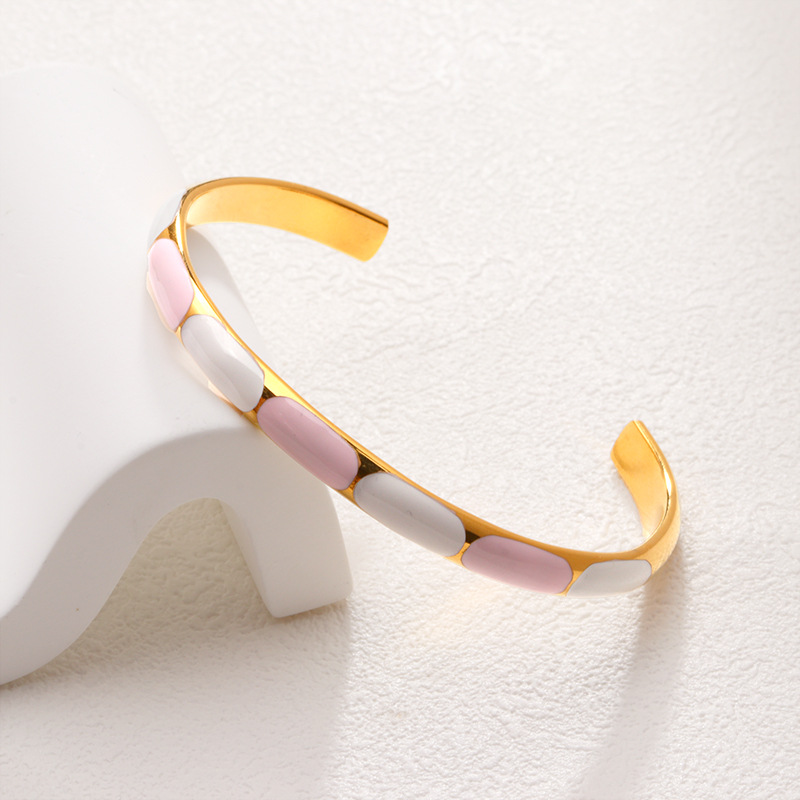 En stock fábrica directa Transfronteriza Popular electrochapado 18K pulsera de acero de titanio femenina personalidad no se desvanece moda nicho moda