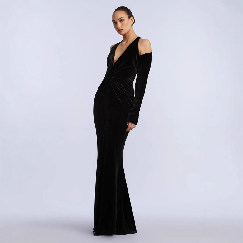 Luxurious European and American High-End Cross-Border Women's Banquet Halterneck Evening Dress Pleated Solid Color Velvet Fishtail Dress for Women Luxurious European and American High-End Cross-Border Women's Banquet Halterneck Evening Dress Pleated Solid Color Velvet Fishtail Dress for Women