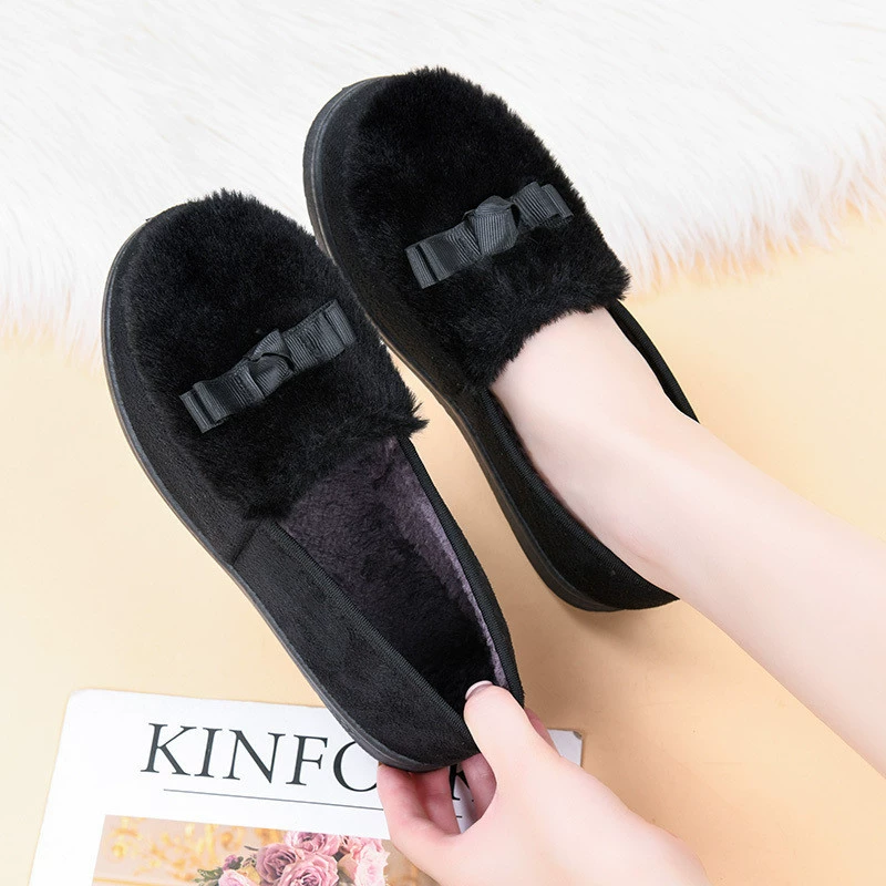 Old Beijing cotton shoes for women in winter plus velvet and thickening for the elderly to keep warm and fashionable soft-soled non-slip mother's cloth shoes plush and bean shoes