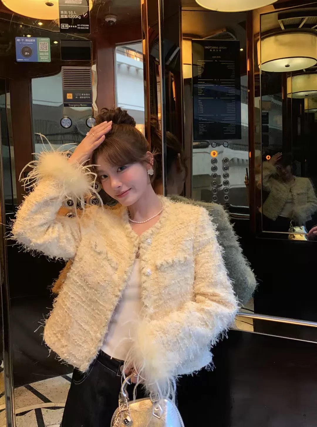 Nuevo pequeño viento fragrante de la industria pesada francesa, sequinilla de avestruz, cuño de empalme de cuentas, chaqueta de cabello de cabello de estilo occidental, mujer
